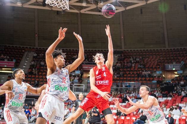 Jason George 12 FC Bayern , Omar Prewitt 4 Brose Bamberg , Zan Mark Sisko 31 FC Bayern , FC Bayern Basketball vs Brose Bamberg, easyCredit BBL, 03 10 2021 Muenchen Bayern Germany Copyright: xkolbert-press UlrichxGamelx