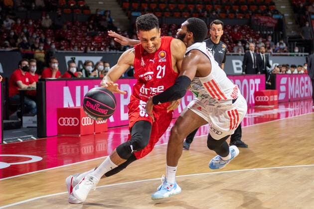 Joel Aminu 21 Brose Bamberg , Corey Walden 2 FC Bayern , FC Bayern Basketball vs Brose Bamberg, easyCredit BBL, 03 10 2021 Muenchen Bayern Germany Copyright: xkolbert-press UlrichxGamelx