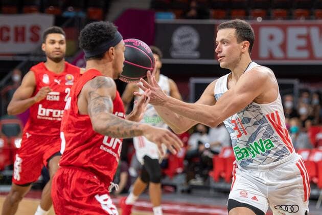Justin Robinson 12 Brose Bamberg , Zan Mark Sisko 31 FC Bayern , FC Bayern Basketball vs Brose Bamberg, easyCredit BBL, 03 10 2021 Muenchen Bayern Germany Copyright: xkolbert-press UlrichxGamelx