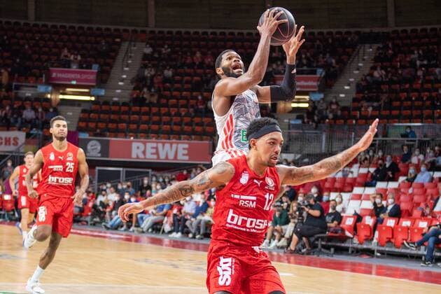 Corey Walden 2 FC Bayern , Justin Robinson 12 Brose Bamberg , FC Bayern Basketball vs Brose Bamberg, easyCredit BBL, 03 10 2021 Muenchen Bayern Germany Copyright: xkolbert-press UlrichxGamelx