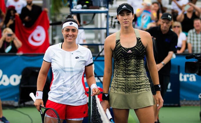 October 3, 2021, CHICAGO, UNITED STATES: Ons Jabeur of Tunisia & Garbine Muguruza of Spain before the final of the 2021 Chicago Fall Tennis Classic WTA, Tennis Damen 500 tennis tournament CHICAGO UNITED STATES - ZUMAa181 20211003_zaa_a181_106 Copyright: xRobxPrangex