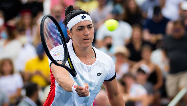 October 3, 2021, CHICAGO, UNITED STATES: Ons Jabeur of Tunisia in action during the final of the 2021 Chicago Fall Tennis Classic WTA, Tennis Damen 500 tennis tournament against Garbine Muguruza of Spain CHICAGO UNITED STATES - ZUMAa181 20211003_zaa_a181_109 Copyright: xRobxPrangex