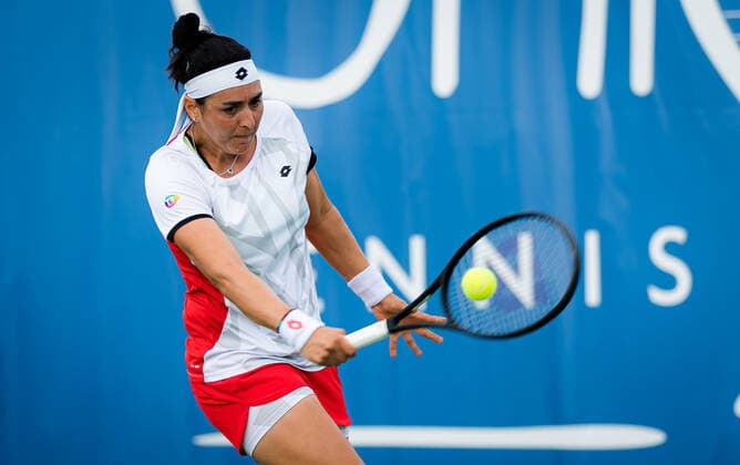 October 3, 2021, CHICAGO, UNITED STATES: Ons Jabeur of Tunisia in action during the final of the 2021 Chicago Fall Tennis Classic WTA, Tennis Damen 500 tennis tournament against Garbine Muguruza of Spain CHICAGO UNITED STATES - ZUMAa181 20211003_zaa_a181_117 Copyright: xRobxPrangex