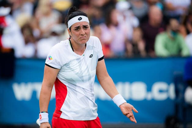 October 3, 2021, CHICAGO, UNITED STATES: Ons Jabeur of Tunisia in action during the final of the 2021 Chicago Fall Tennis Classic WTA, Tennis Damen 500 tennis tournament against Garbine Muguruza of Spain CHICAGO UNITED STATES - ZUMAa181 20211003_zaa_a181_127 Copyright: xRobxPrangex