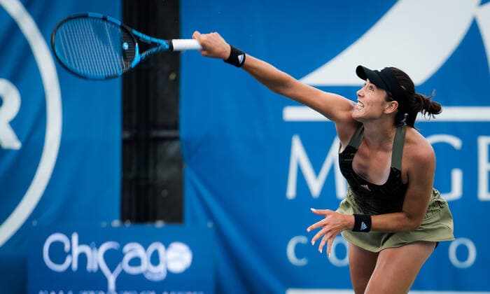 October 3, 2021, CHICAGO, UNITED STATES: Garbine Muguruza of Spain in action during the final of the 2021 Chicago Fall Tennis Classic WTA, Tennis Damen 500 tennis tournament against Ons Jabeur of Tunisia CHICAGO UNITED STATES - ZUMAa181 20211003_zaa_a181_126 Copyright: xRobxPrangex