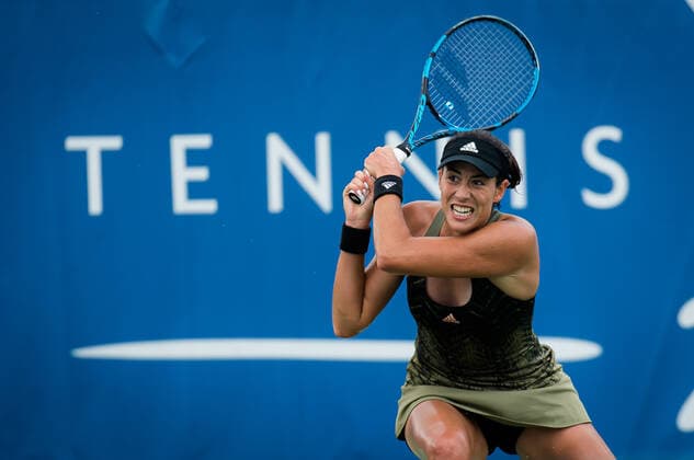 October 3, 2021, CHICAGO, UNITED STATES: Garbine Muguruza of Spain in action during the final of the 2021 Chicago Fall Tennis Classic WTA, Tennis Damen 500 tennis tournament against Ons Jabeur of Tunisia CHICAGO UNITED STATES - ZUMAa181 20211003_zaa_a181_128 Copyright: xRobxPrangex