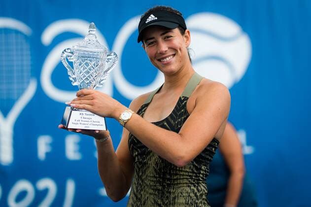 Mandatory Credit: Photo by Rob Prange Shutterstock (12471262t) Garbine Muguruza of Spain with the champions trophy after winning the final of the 2021 Chicago Fall Tennis Classic WTA, Tennis Damen 500 tennis tournament Chicago Fall Tennis Classic 2021, Tennis, Chicago, USA - 03 Oct 2021 Chicago Fall Tennis Classic 2021, Tennis, Chicago, USA - 03 Oct 2021  Copyright: xRobxPrange Shutterstockx 12471262t