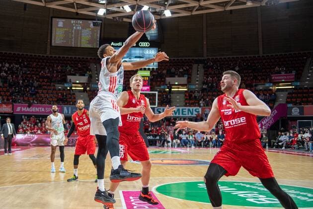 Augustine Rubit 21 FC Bayern , Martinas Geben 22 Brose Bamberg , FC Bayern Basketball vs Brose Bamberg, easyCredit BBL, 03 10 2021 Muenchen Bayern Germany Copyright: xkolbert-press UlrichxGamelx