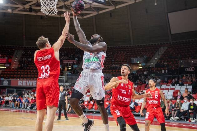 Patrick Heckmann 33 Brose Bamberg , Othello Hunter 8 FC Bayern , FC Bayern Basketball vs Brose Bamberg, easyCredit BBL, 03 10 2021 Muenchen Bayern Germany Copyright: xkolbert-press UlrichxGamelx