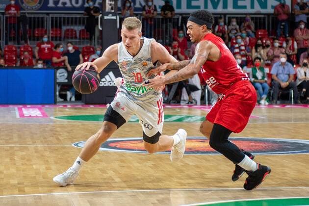 Ognjen Jaramaz 10 FC Bayern , Justin Robinson 12 Brose Bamberg , FC Bayern Basketball vs Brose Bamberg, easyCredit BBL, 03 10 2021 Muenchen Bayern Germany Copyright: xkolbert-press UlrichxGamelx