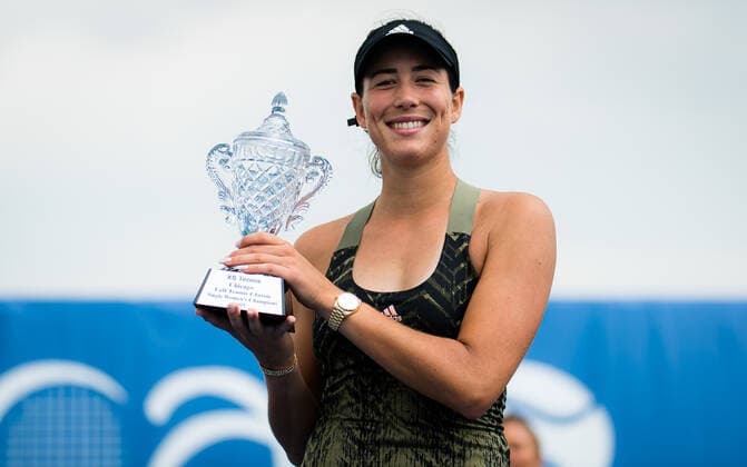 October 3, 2021, CHICAGO, UNITED STATES: Garbine Muguruza of Spain with the champions trophy after winning the final of the 2021 Chicago Fall Tennis Classic WTA, Tennis Damen 500 tennis tournament CHICAGO UNITED STATES - ZUMAa181 20211003_zaa_a181_168 Copyright: xRobxPrangex