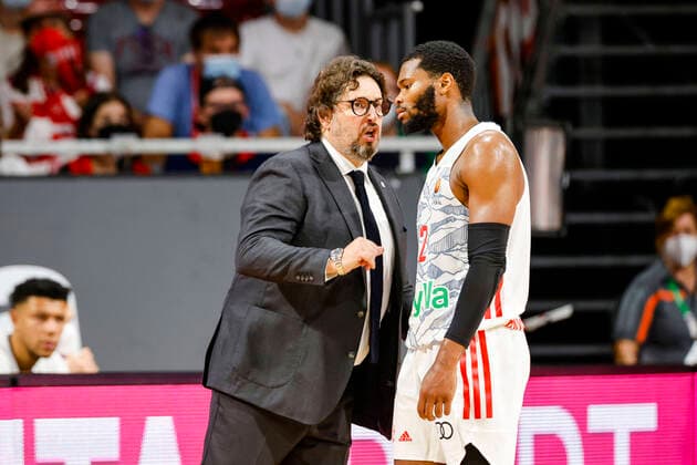 left Head coach Andrea Trinchieri Bayern Munich right Corey Walden Bayern Munich, 02 Cup Semifinal FC Bayern München Brose Bamberg easyCredit BBL magentaSPORT BBL Cup Basketball Season 2021 22 03 10 2020 Audi Dome Copyright: DanielxLöb