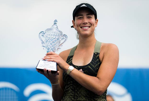 October 3, 2021, CHICAGO, UNITED STATES: Garbine Muguruza of Spain with the champions trophy after winning the final of the 2021 Chicago Fall Tennis Classic WTA, Tennis Damen 500 tennis tournament CHICAGO UNITED STATES - ZUMAa181 20211003_zaa_a181_170 Copyright: xRobxPrangex