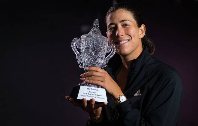 Mandatory Credit: Photo by Rob Prange Shutterstock (12471262ak) Garbine Muguruza of Spain with the trophy final of the 2021 Chicago Fall Tennis Classic WTA, Tennis Damen 500 tennis tournament Chicago Fall Tennis Classic 2021, Tennis, Chicago, USA - 03 Oct 2021 Chicago Fall Tennis Classic 2021, Tennis, Chicago, USA - 03 Oct 2021  Copyright: xRobxPrange Shutterstockx 12471262ak