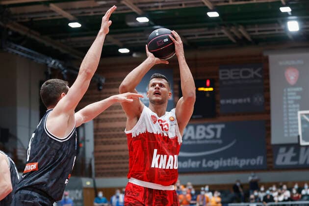 03 10 2021, Basketball, Magenta Sport BBL Cup, 2021, 2022, Round of 16, s Oliver Wuerzburg SYNTAINICS MBC, GER, Wuerzburg, s Oliver Arena Picture from left Johannes Richter MBC and Filip Stanic s Oliver Wuerzburg Copyright: HMBxMedia xHeikoxBecker
