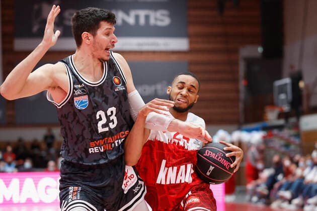 03 10 2021, Basketball, Magenta Sport BBL Cup, 2021, 2022, Round of 16, s Oliver Wuerzburg SYNTAINICS MBC, GER, Wuerzburg, s Oliver Arena Picture from left Goran Huskic MBC and Cameron Hunt s Oliver Wuerzburg Copyright: HMBxMedia xHeikoxBecker