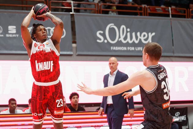 03 10 2021, Basketball, Magenta Sport BBL Cup, 2021, 2022, Round of 16, s Oliver Wuerzburg SYNTAINICS MBC, GER, Wuerzburg, s Oliver Arena Picture from left Desi Rodriguez s Oliver Wuerzburg and Jakub Garbacz MBC Copyright: HMBxMedia xHeikoxBecker