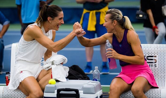 Mandatory Credit: Photo by Rob Prange Shutterstock (12471262bh) Andrea Petkovic of Germany & Kveta Peschke of the Czech Republic in action during the doubles final of the 2021 Chicago Fall Tennis Classic WTA, Tennis Damen 500 tennis tournament Chicago Fall Tennis Classic 2021, Tennis, Chicago, USA - 03 Oct 2021 Chicago Fall Tennis Classic 2021, Tennis, Chicago, USA - 03 Oct 2021  Copyright: xRobxPrange Shutterstockx 12471262bh