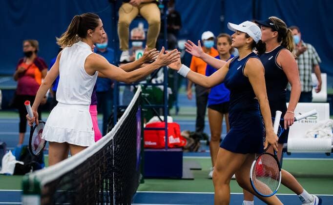 Mandatory Credit: Photo by Rob Prange Shutterstock (12471262bg) Andrea Petkovic of Germany & Kveta Peschke of the Czech Republic in action during the doubles final of the 2021 Chicago Fall Tennis Classic WTA, Tennis Damen 500 tennis tournament Chicago Fall Tennis Classic 2021, Tennis, Chicago, USA - 03 Oct 2021 Chicago Fall Tennis Classic 2021, Tennis, Chicago, USA - 03 Oct 2021  Copyright: xRobxPrange Shutterstockx 12471262bg