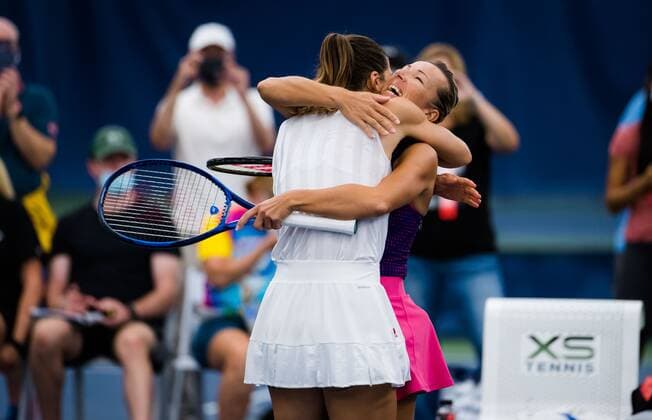 Mandatory Credit: Photo by Rob Prange Shutterstock (12471262bn) Andrea Petkovic of Germany & Kveta Peschke of the Czech Republic in action during the doubles final of the 2021 Chicago Fall Tennis Classic WTA, Tennis Damen 500 tennis tournament Chicago Fall Tennis Classic 2021, Tennis, Chicago, USA - 03 Oct 2021 Chicago Fall Tennis Classic 2021, Tennis, Chicago, USA - 03 Oct 2021  Copyright: xRobxPrange Shutterstockx 12471262bn