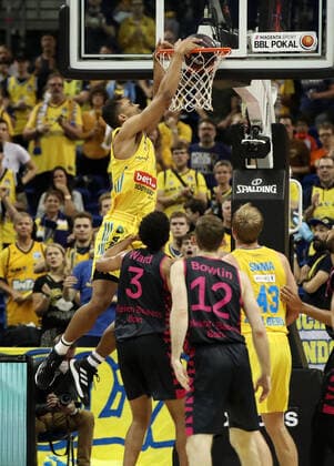 Newcomer Oscar da Silva dunking Sport Basketball BBL Pokal Achtelfinale Bundesliga Herren Saison 2021 2022 03 10 2021 ALBA Berlin vs Telekom Baskets Bonn