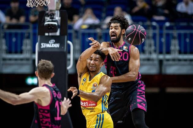 Basketball Berlin 03 10 2021 Season 2021 2022 MagentaSport BBL Cup Round of 16 Maodo Lo Alba Berlin, No 00 Jeremy Morgan Bonn, No 20