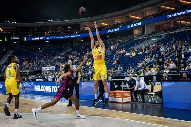 Basketball Berlin 03 10 2021 Season 2021 2022 MagentaSport BBL Cup Round of 16 Javel Zoosman Alba Berlin, No 50 Parker Jackson Cartwright Bonn, No 33