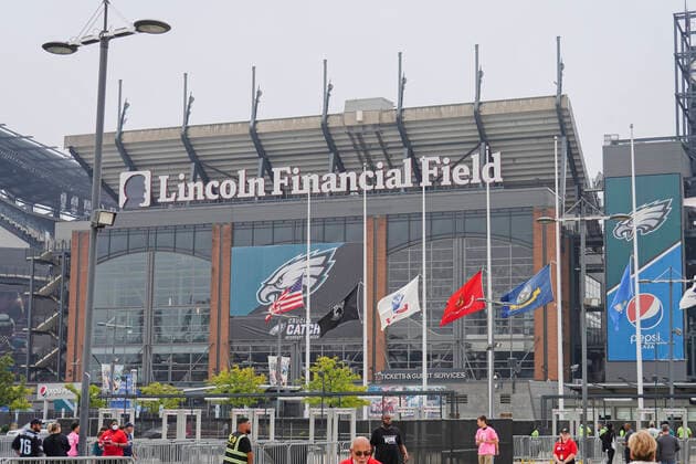 PHILADELPHIA, PA - OCTOBER 03: Stadium view of the front of the stadium during the game between the Philadelphia Eagles and the Kansas City Chiefs on October 3, 2021 at Lincoln Financial Field in Philadelphia, PA. Photo by Andy Lewis Icon Sportswire) NFL, American Football Herren, USA OCT 03 Chiefs at Eagles Icon211003164