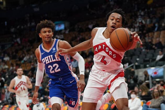 October 4, 2021, Toronto, on, Canada: Toronto Raptors forward Scottie Barnes (4) controls the ball as Philadelphia 76ers guard Matisse Thybulle (22) looks on during first half pre-season NBA, Basketball Herren, USA basketball action in Toronto on Monday Oct. 4, 2021. Canada News - October 4, 2021  - ZUMAc35_ 20211004_zaf_c35_044 Copyright: xNathanxDenettex