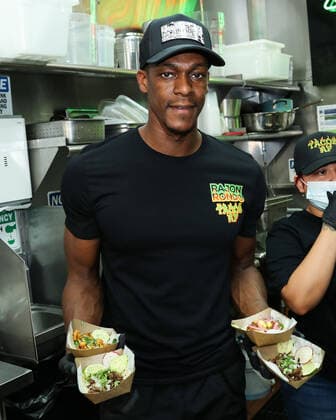 National Taco Day With Los Angeles Lakers Star Rajon Rondo At Tacos AF American professional basketball player Rajon Rondo attends the National Taco Day With Los Angeles Lakers Star Rajon Rondo held at Tacos AF on October 4, 2021 in Los Angeles, California, United States. Tacos AF partnered with Lakers Rajon Rondo to support the Downtown community by donating a portion of proceeds from taco sales on National Taco Day - Monday, October 4th to the Downtown Women s Center. Rondo served taco s this afternoon to some members of the Women s Center. Los Angeles California United States 0137248565st  Copyright: xImagexPressxAgencyx