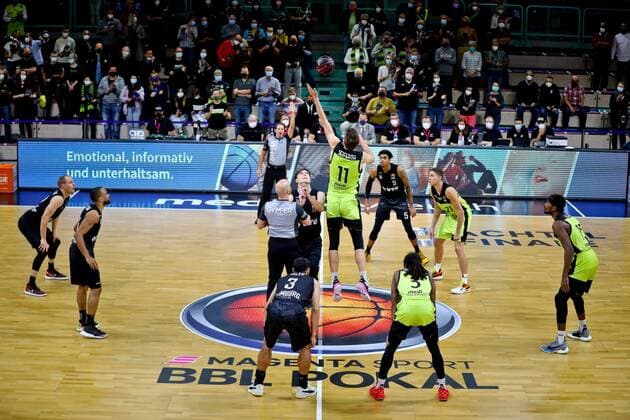 medi Bayreuthvs Hamburg Towers, Basketball, Bundesliga, BBL Pokal, easycredit BBL, Achtelfinale, Spielzeit 2021 2022, 05 10 2021, medi Bayreuth vs Hamurg Towers, Basketball, Bundesliga, BBL Pokal, easycredit BBl, Achtelfinale, Spielzeit 2021 2022, 05 10 2021, Foto EIBNER Thorsten OCHS Bayreuth Copyright: xEibner-Pressefoto ThorstenxOchsx EP_TOS