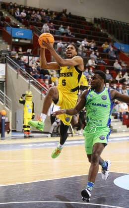 Ludwigsburg , Basketball Champions League MHP Riesen Ludwigsburg vs Dinamo Sassari , from left Justin Smith Riesen Anthony Clemmons Sassari