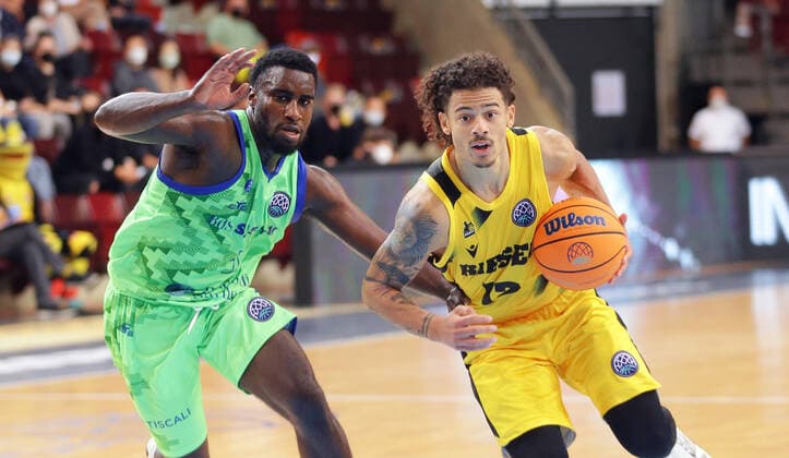 Ludwigsburg , Basketball Champions League MHP Riesen Ludwigsburg vs Dinamo Sassari , from left Anthony Clemmons Sassari Jonah Radebaugh Giants
