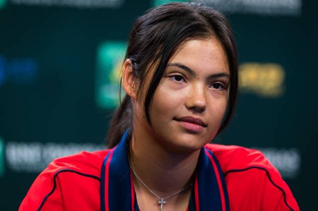 Mandatory Credit: Photo by Rob Prange Shutterstock (12525398h) Emma Raducanu of Great Britain talks to the media ahead of the 2021 BNP Paribas Open WTA, Tennis Damen 1000 tennis tournament 2021 BNP Paribas Open Day 2 - 05 Oct 2021 2021 BNP Paribas Open Day 2 - 05 Oct 2021  Copyright: xRobxPrange Shutterstockx 12525398h