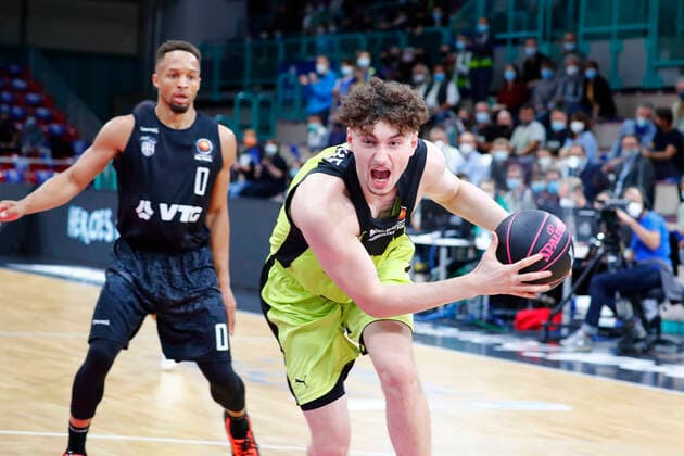 Basketball Bundesliga Magenta Sport BBL Cup Round of 16 at Oberfrankenhalle in Bayreuth Season 2021 2022 Medi Bayreuth vs Hamburg Towers Kay Bruhnke Medi Bayreuth 9