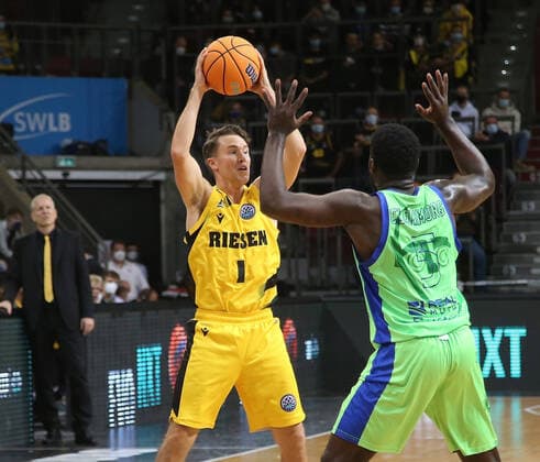 Jordan Hulls giants, left MHP Riesen Ludwigsburg vs Dinamo Basket Sassari Basketball Cha,pions League 2021 2022 Ludwigsburg , GER, 05 10 2021,