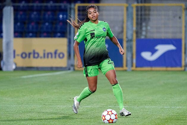 Isabella Bryld Obaze HBK, 22 , on the ball, crop, full body, single image, action, action, 05 10 2021, Sinsheim Hoffenheim Germany , football, UEFA Women s Champions League, TSG 1899 Hoffenheim HB Köge xozx