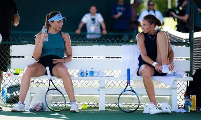 Mandatory Credit: Photo by Rob Prange Shutterstock (12525398bl) Paula Badosa of Spain & Karolina Pliskova of the Czech Republic during practice ahead of the 2021 BNP Paribas Open WTA, Tennis Damen 1000 tennis tournament 2021 BNP Paribas Open Day 2 - 05 Oct 2021 2021 BNP Paribas Open Day 2 - 05 Oct 2021  Copyright: xRobxPrange Shutterstockx 12525398bl