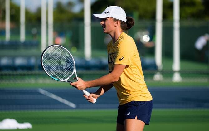 Mandatory Credit: Photo by Rob Prange Shutterstock (12525398cm) Iga Swiatek of Poland during practice ahead of the 2021 BNP Paribas Open WTA, Tennis Damen 1000 tennis tournament 2021 BNP Paribas Open Day 2 - 05 Oct 2021 2021 BNP Paribas Open Day 2 - 05 Oct 2021  Copyright: xRobxPrange Shutterstockx 12525398cm