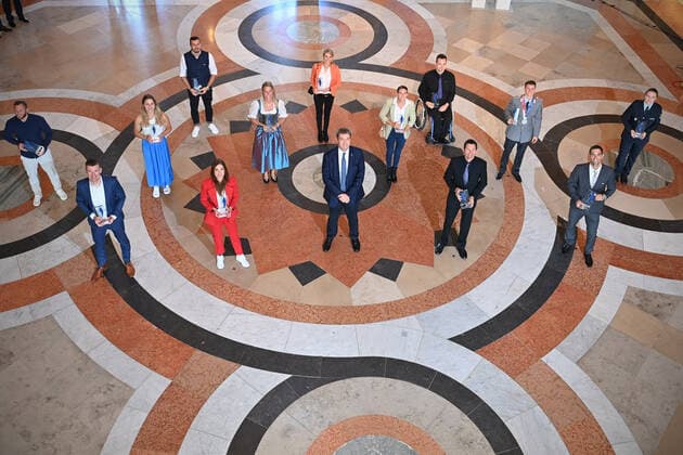 Group photo Markus SOEDER Prime Minister of Bavaria and CSU Chairman with the honored athletes, Bavarian Sports Award 2021 on 06 10 2021