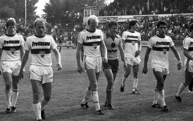 13.08.77 Eintracht Braunschweig - VfB Stuttgart Deutschland, Braunschweig, 13.08.1977, Fussball, Bundesliga, Eintracht Braunschweig - VfB Stuttgart (3:1): v.l. Karlheinz Förster, Erwin Hadewicz, Dieter Hoeneß, Walter Kelsch, Markus Elmer (alle VfB Stuttgart). *** 13 08 77 Eintracht Braunschweig VfB Stuttgart Germany, Braunschweig, 13 08 1977, Football, Bundesliga, Eintracht Braunschweig VfB Stuttgart 3 1 v l Karlheinz Förster, Erwin Hadewicz, Dieter Hoeneß, Walter Kelsch, Markus Elmer all VfB Stuttgart