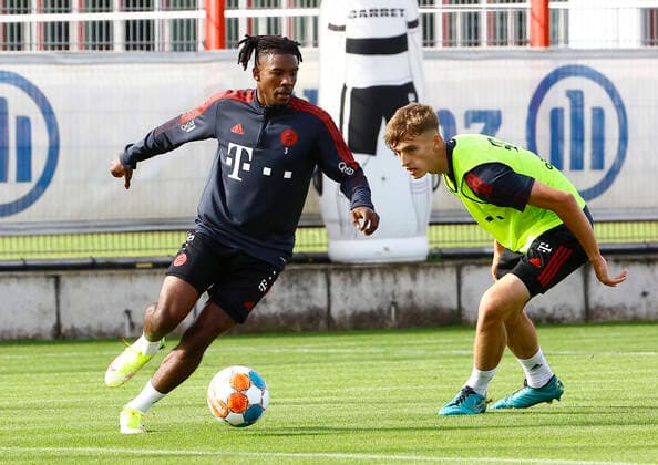 06 10 2021, FC Bayern training, football, sports, in the picture Omar Richards FCB vs Jahn Herrmann FCBII