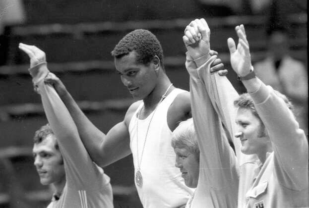 Olympische Spiele; München 1972 Boxen , Schwergewicht, Siegerehrung, von links : Ion Alexe (Silber) , Olympiasieger Teofilo Stevenson (Cuba), Hasse Thomsén (SWE) und Peter Hussing (BRD) 10.09.1972 *** Olympic Games Munich 1972 Boxing , Heavyweight, Award Ceremony, from left Ion Alexe Silber , Olympic Champion Teofilo Stevenson Cuba , Hasse Thomsén SWE and Peter Hussing BRD 10 09 1972 HM