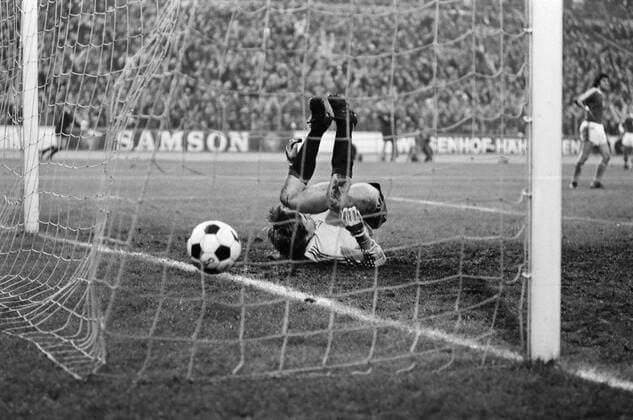 17.11.76 Deutschland - Tschechoslowakei Deutschland, Hannover, 17.1.1977, FIFA, Länderspiel, DFB Deutschland - Tschechoslowakei (2:0): Pavol Michalik (Tschechoslowakei). *** 17 11 76 Germany Czechoslovakia Germany, Hanover, 17 1 1977, FIFA, international match, DFB Germany Czechoslovakia 2 0 Pavol Michalik Czechoslovakia