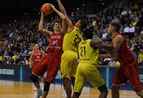 GER, Basketball, EWE Baskets Oldenburg vs Rytas Vilnius 06 10 2021, EWE Arena, Oldenburg, GER, BCL, EWE Baskets Oldenburg vs Rytas Vilnius, in picture Tanner LEISSNER BC Rytas VILNIUS 21 TJ HOLYFIELD EWE Baskets Oldenburg 22 Tai ODIASE EWE Baskets Oldenburg 21 nordphotoxRojahn nph00310
