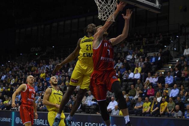 GER, Basketball, EWE Baskets Oldenburg vs Rytas Vilnius 06 10 2021, EWE Arena, Oldenburg, GER, BCL, EWE Baskets Oldenburg vs Rytas Vilnius, in picture block of Tai ODIASE EWE Baskets Oldenburg 21 vs Gytis RADZEVICIUS BC Rytas VILNIUS 7 nordphotoxRojahn nph00310