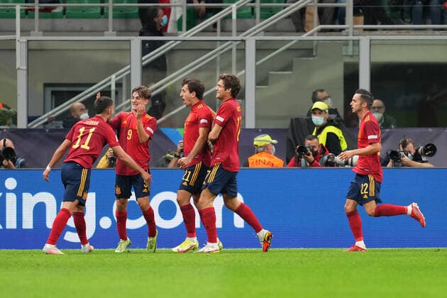ESP: Italy - Spain. UEFA Nations League semifinal Ferran Torres of Spain celebrates his goal with his teammates during the UEFA Nations League match between Italy and Spain played at San Siro Stadium on October 6, 2021 in Milan, Italy. kpng Copyright: xPRESSINPHOTOx PS_211006_027