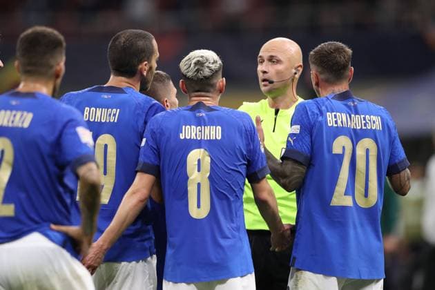 Milan, Italy, 5th October 2021. Italy players Leonardo Bonucci, Marco Verratti, Jorginho and Federico Bernardeschi protest to the referee Sergei Karasev of Russia following the sending off of Leonardo Bonucci of Italy after picking up a second yellow card for an alleged elbow on Sergio Busquets of Spain during the UEFA Nations League match at Giuseppe Meazza, Milan. Picture credit should read: Jonathan Moscrop Sportimage EDITORIAL USE ONLY. No use with unauthorised audio, video, data, fixture lists, club league logos or live services. Online in-match use limited to 120 images, no video emulation. No use in betting, games or single club league player publications. SPI-1229-0041