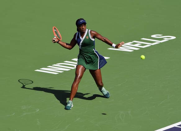 INDIAN WELLS, CA - OCTOBER 06: Sloane Stephens of the United States gets ready to return a shot during a tennis match at the BNP Paribas Open played on October 6, 2021 at the Indian Wells Tennis Garden in Indian Wells, CA. (Photo by John Cordes Icon Sportswire) TENNIS: OCT 06 BNP Paribas Open Icon506211006011