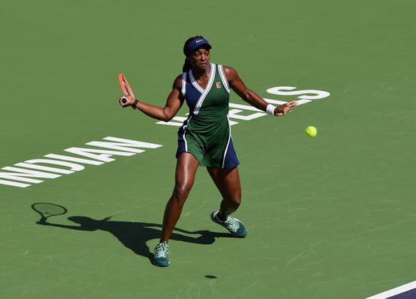 INDIAN WELLS, CA - OCTOBER 06: Sloane Stephens of the United States gets ready to return a shot during a tennis match at the BNP Paribas Open played on October 6, 2021 at the Indian Wells Tennis Garden in Indian Wells, CA. (Photo by John Cordes Icon Sportswire) TENNIS: OCT 06 BNP Paribas Open Icon506211006013